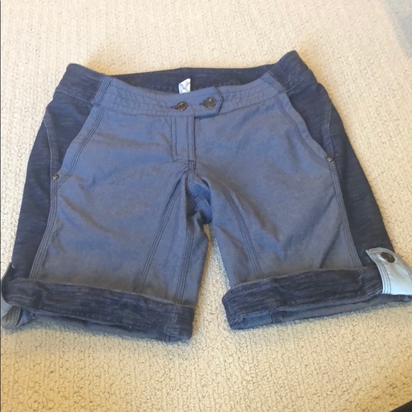 lululemon athletica Pants - Lululemon Indigo Bermuda shorts sz 6 GUC